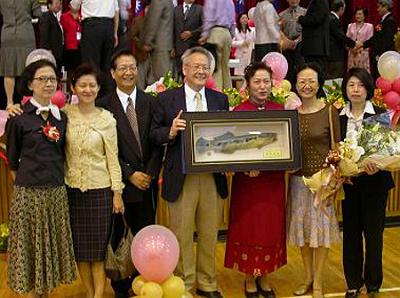 2003 (28).jpg - Oct-19-2003-五十週年校慶傑出校友頒獎之二